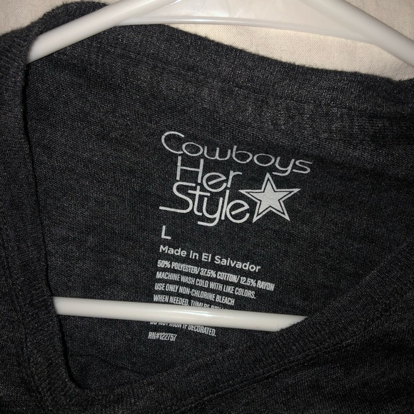 Dallas Cowboys Shirt NEVER WORN LARGE - Picture 2 of 2